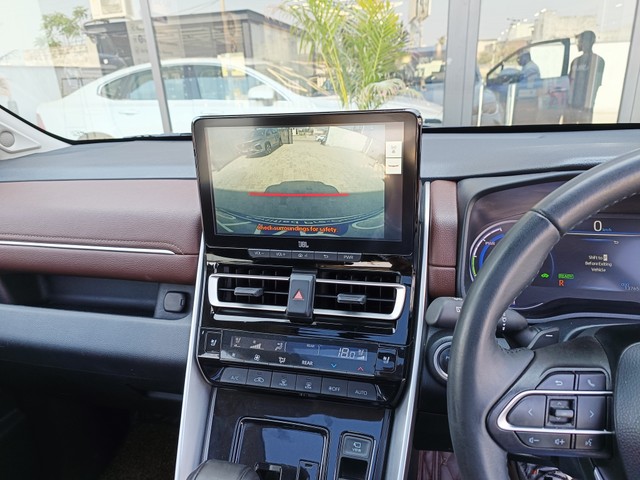 Second-hand 2025 Toyota Innova Hycross ZX(O) Hybrid for sale in Ludhiana-7