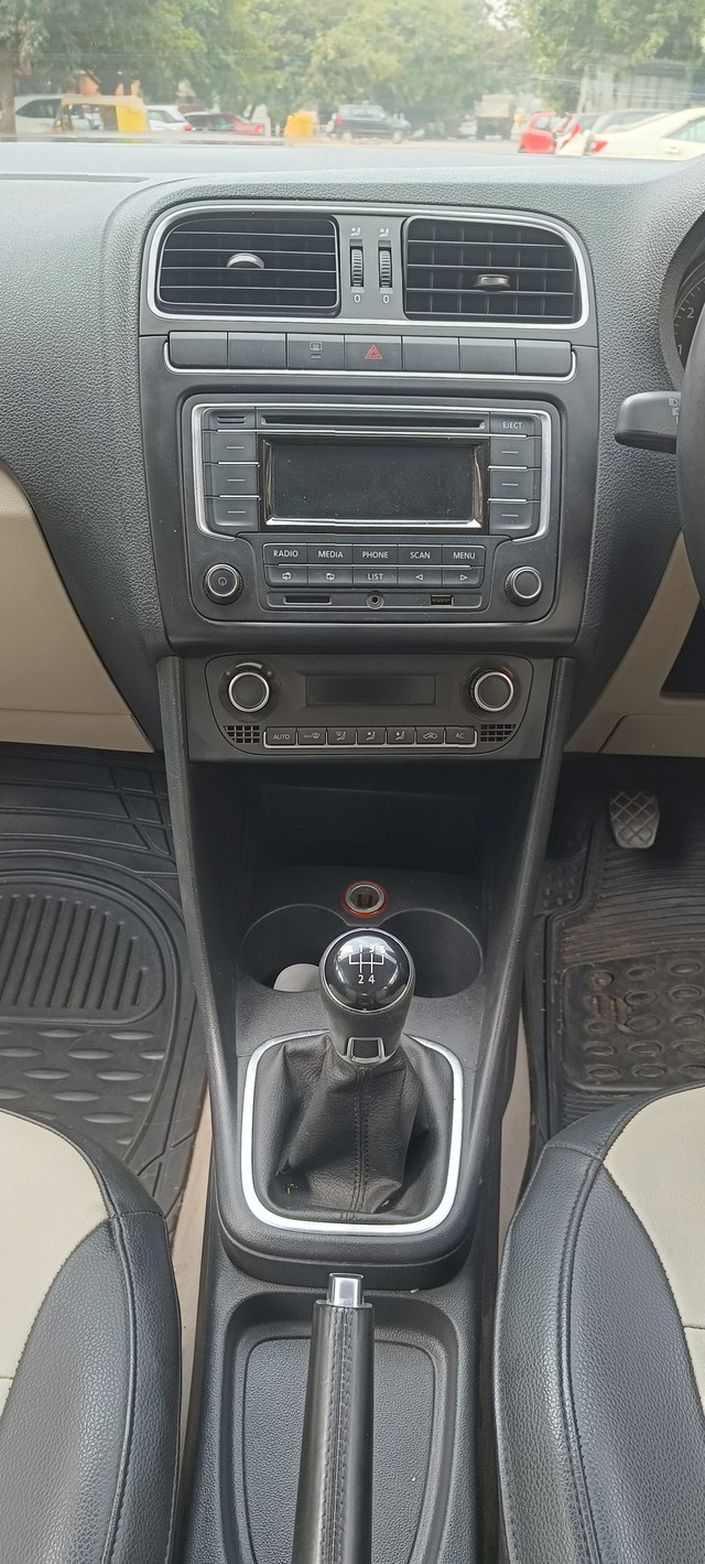 Second-hand 2014 Volkswagen Polo 1.2 MPI Highline for sale in Bangalore-17