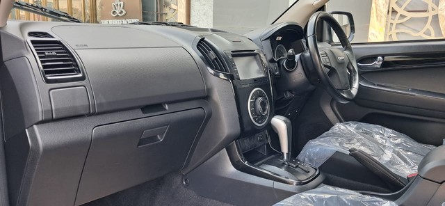 Second-hand 2021 Isuzu V-Cross 4x2 Z AT BSVI for sale in New Delhi-11