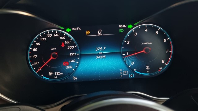 Second-hand 2022 Mercedes-Benz GLC 200 for sale in New Delhi-2