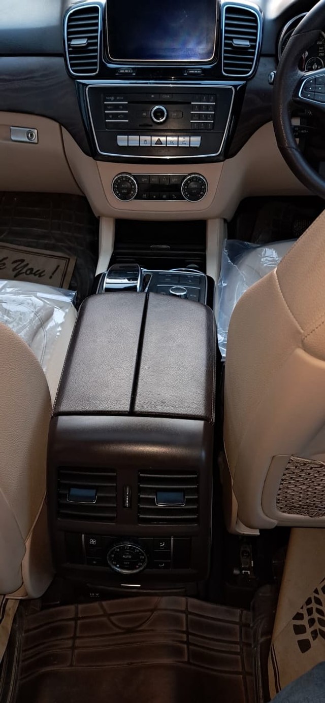 Second-hand 2017 Mercedes-Benz GLE 350d for sale in New Delhi-17