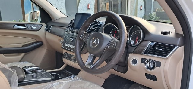 Second-hand 2017 Mercedes-Benz GLE 350d for sale in New Delhi-8