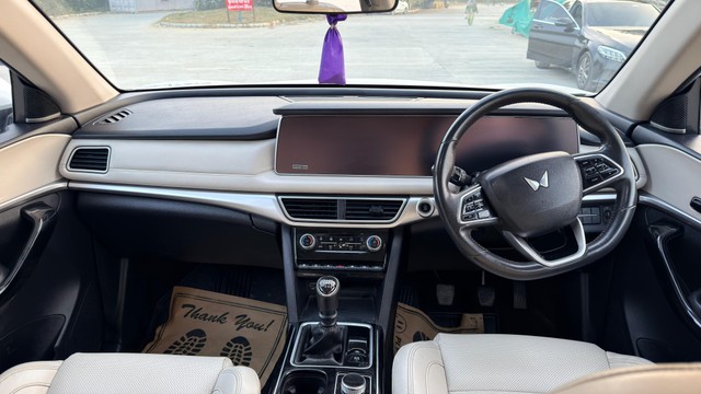 Second-hand 2022 Mahindra XUV700 AX7 Diesel BSVI for sale in Lucknow-9