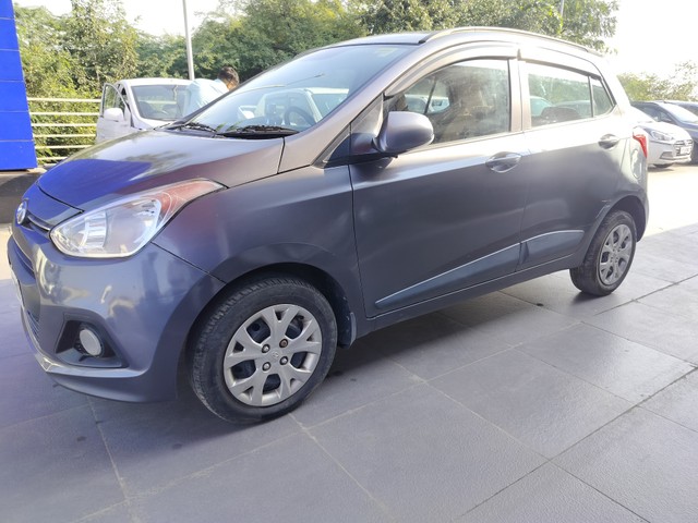 Second-hand 2016 Hyundai Grand i10 CRDi Sportz for sale in Etawah-5