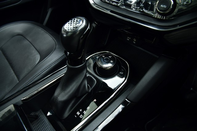 Second-hand 2022 Tata Harrier XZA Plus AT BSVI for sale in Kolkata-10