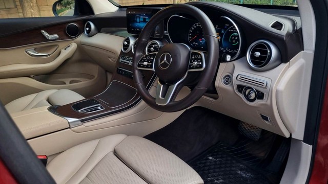Second-hand 2021 Mercedes-Benz GLC 220d 4MATIC for sale in New Delhi-4