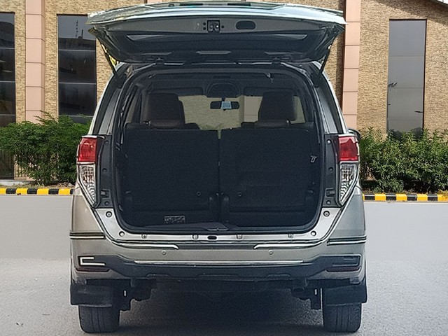 Second-hand 2018 Toyota Innova Crysta 2.8 ZX AT BSIV for sale in New Delhi-17