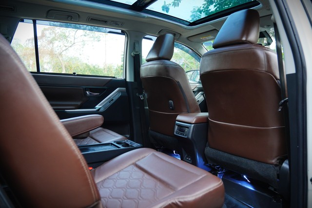 Toyota Innova Hycross ZX Hybrid Second-hand 2023 Toyota Innova Hycross ZX Hybrid for sale in Kolkata-12