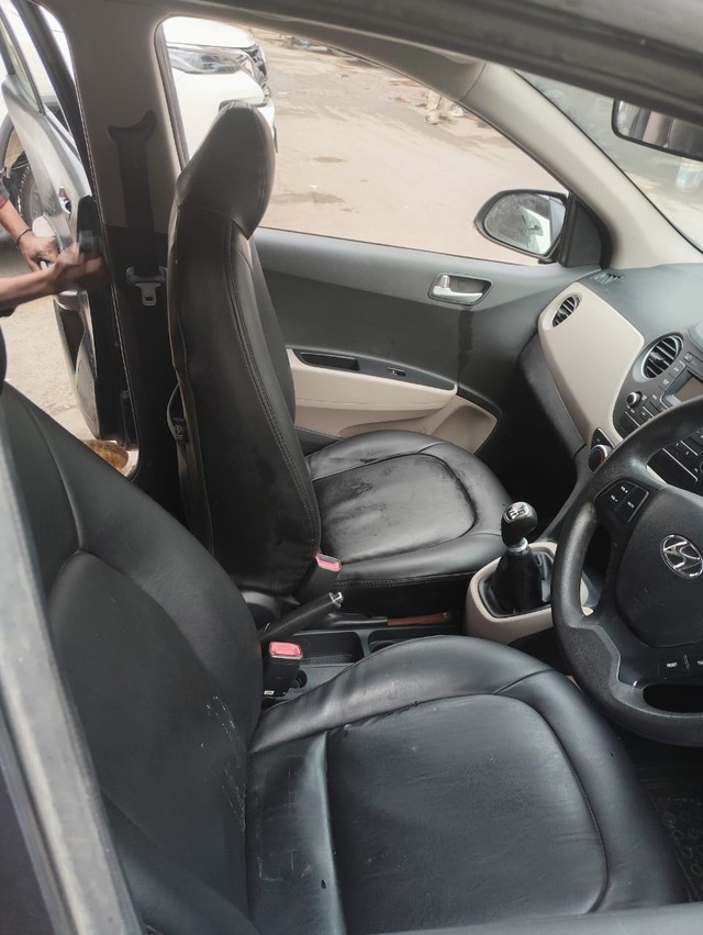 Second-hand 2016 Hyundai Grand i10 Sportz for sale in New Delhi-11