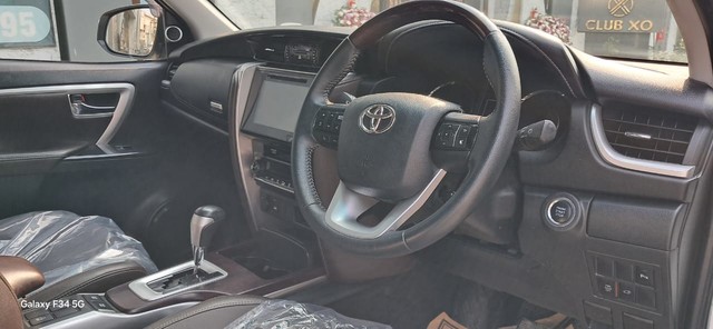 Second-hand 2018 Toyota Fortuner 2.8 2WD AT BSIV for sale in New Delhi-14