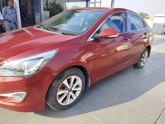 Second-hand 2015 Hyundai Verna 1.4 CRDi for sale in Etawah-5