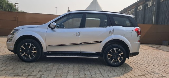 Second-hand 2019 Mahindra XUV500 W11 AT BSIV for sale in New Delhi-3