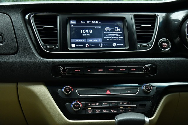 Kia Carnival Prestige 6 STR Second-hand 2020 Kia Carnival Prestige 6 STR for sale in Kolkata-14