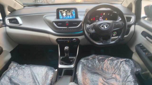 Second-hand 2023 Tata Altroz XZ CNG for sale in New Delhi-8