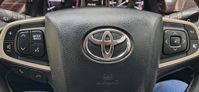 Toyota Innova Crysta 2.4 VX MT BSIV Second-hand 2018 Toyota Innova Crysta 2.4 VX MT BSIV for sale in New Delhi-7