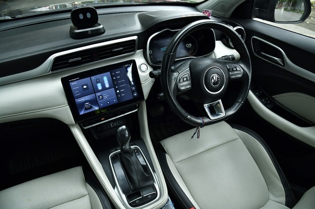 Second-hand 2023 MG Astor Sharp CVT BSVI for sale in Kolkata-12