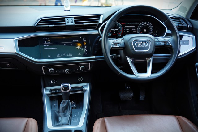 Second-hand 2023 Audi Q3 Sportback 40TFSI Quattro for sale in Kolkata-13