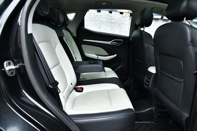 Second-hand 2023 MG Astor Sharp CVT BSVI for sale in Kolkata-10