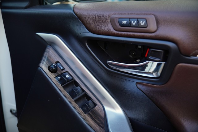 Toyota Innova Hycross ZX Hybrid Second-hand 2023 Toyota Innova Hycross ZX Hybrid for sale in Kolkata-19