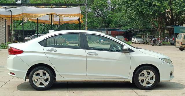 https://images10.gaadi.com/usedcar_image/UKQ1.230924.001/original/7df0fdbc-4531-4cf8-a4a1-6abd124a183c.jpg?imwidth=6401