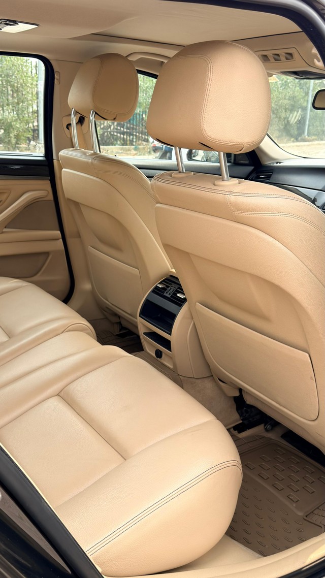 Second-hand 2016 BMW 5 Series 520d Luxury Line for sale in Lucknow-4