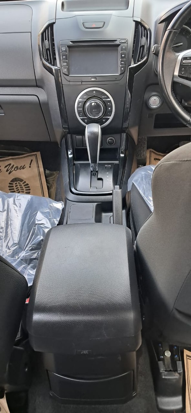 Second-hand 2021 Isuzu V-Cross 4x2 Z AT BSVI for sale in New Delhi-17