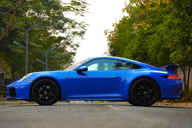 Second-hand 2024 Porsche 911 Carrera for sale in Kolkata-2