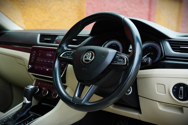 Second-hand 2019 Skoda Superb LK 1.8 TSI AT for sale in Kolkata-16