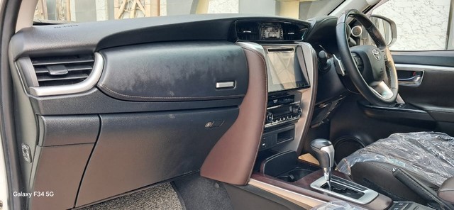 Second-hand 2018 Toyota Fortuner 2.8 2WD AT BSIV for sale in New Delhi-8