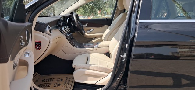 Second-hand 2021 Mercedes-Benz GLC 200 for sale in New Delhi-16