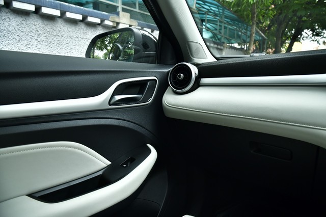 Second-hand 2023 MG Astor Sharp CVT BSVI for sale in Kolkata-23