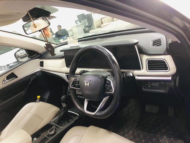 Second-hand 2022 Mahindra XUV700 AX7 Diesel AT BSVI for sale in New Delhi-5