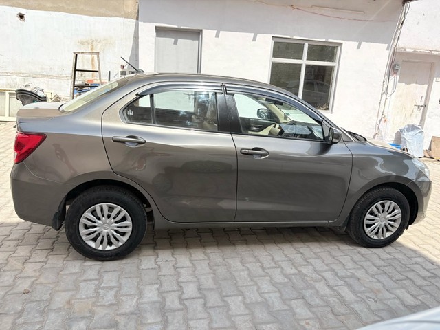 Second-hand 2018 Maruti Swift Dzire AMT VDI for sale in Agra-8
