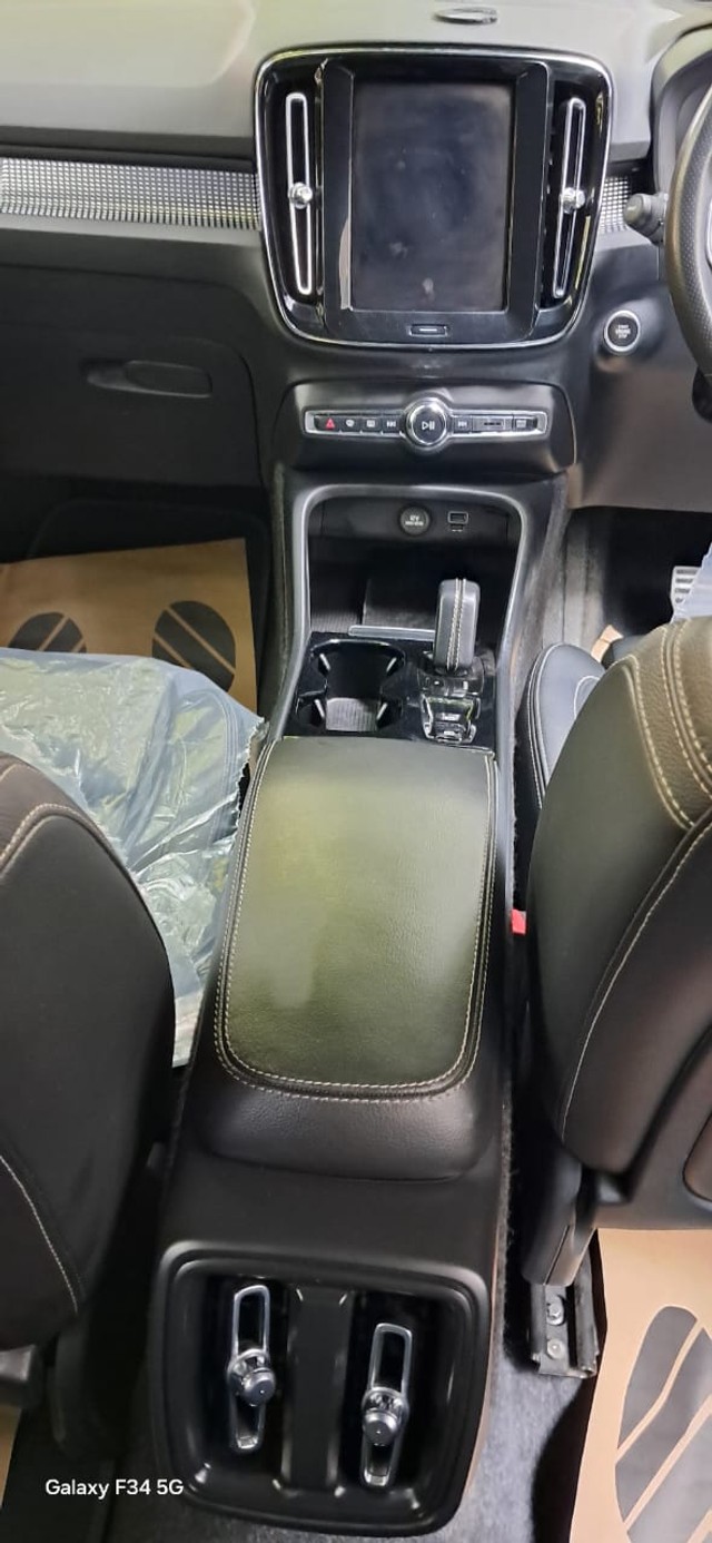 Second-hand 2021 Volvo XC40 T4 R-Design for sale in New Delhi-14