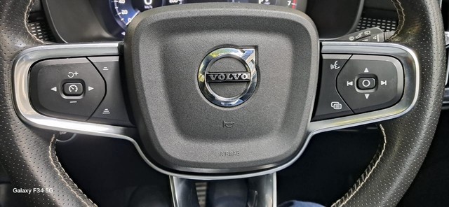 Second-hand 2021 Volvo XC40 T4 R-Design for sale in New Delhi-3