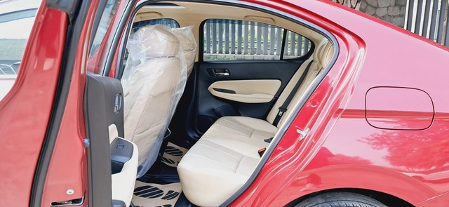 Second-hand 2022 Honda City ZX CVT for sale in New Delhi-17