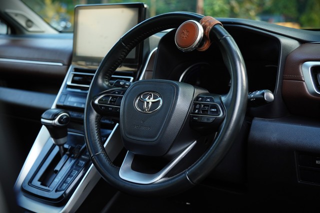 Toyota Innova Hycross ZX Hybrid Second-hand 2023 Toyota Innova Hycross ZX Hybrid for sale in Kolkata-16