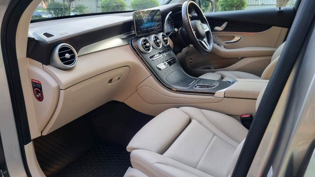 Second-hand 2022 Mercedes-Benz GLC 200 for sale in New Delhi-5