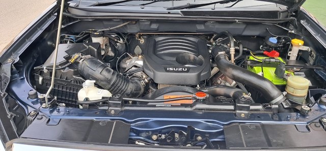 Second-hand 2021 Isuzu V-Cross 4x2 Z AT BSVI for sale in New Delhi-12