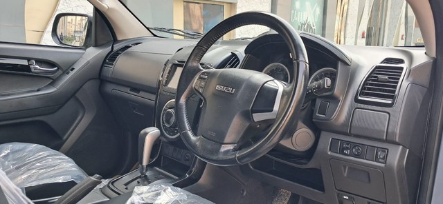 Second-hand 2021 Isuzu V-Cross 4x2 Z AT BSVI for sale in New Delhi-7