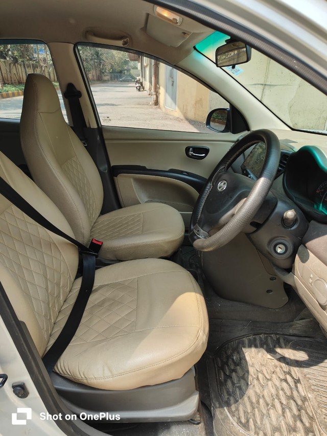 Second-hand 2013 Hyundai i10 Sportz AT for sale in Mumbai-5