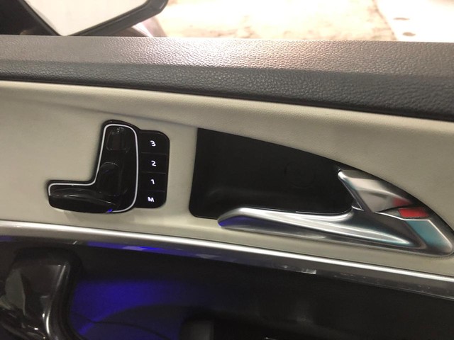 Second-hand 2022 Mahindra XUV700 AX7 Diesel AT BSVI for sale in New Delhi-7