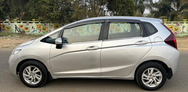 Second-hand 2015 Honda Jazz 1.5 V i DTEC for sale in Nagpur-3