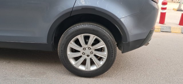 Second-hand 2018 Land Rover Discovery HSE 3.0 TD6 for sale in New Delhi-18