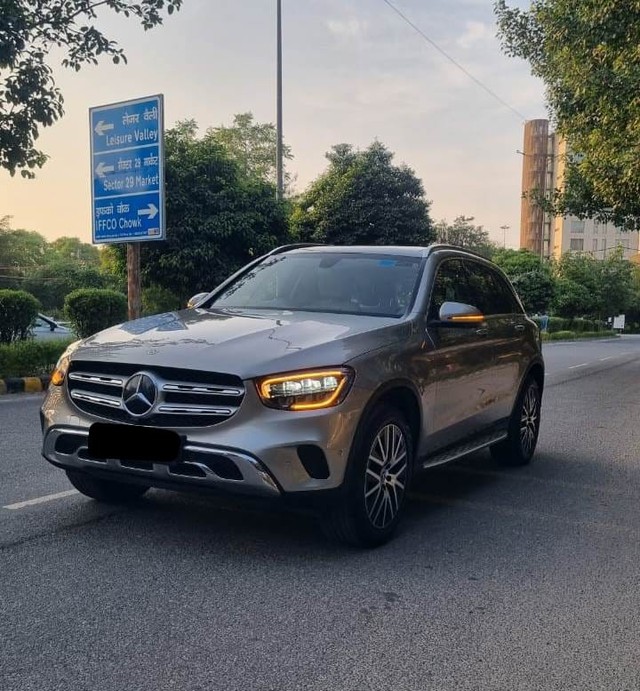 Second-hand 2022 Mercedes-Benz GLC 200 for sale in New Delhi-3
