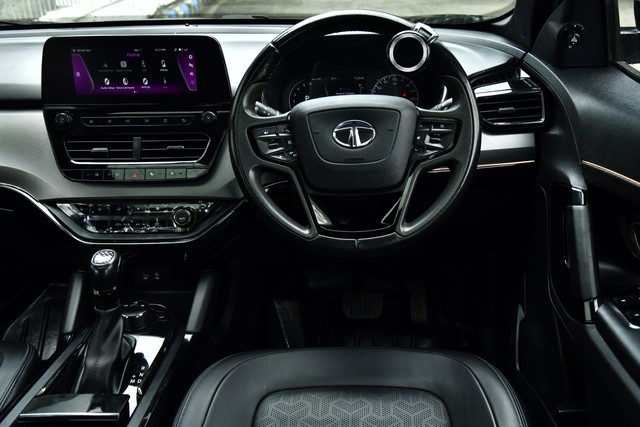 Second-hand 2022 Tata Harrier XZA Plus AT BSVI for sale in Kolkata-19