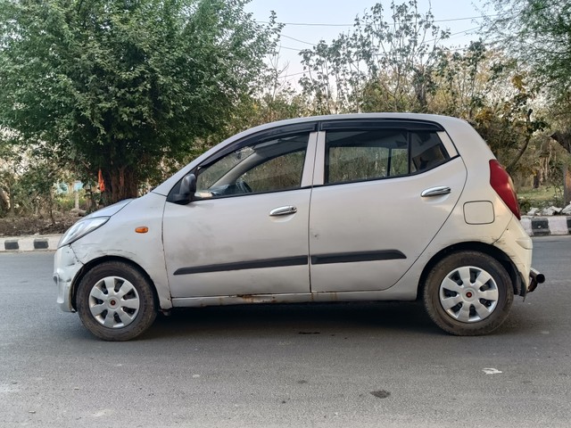 Second-hand 2015 Hyundai i10 Magna 1.1L for sale in New Delhi-5