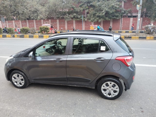 Second-hand 2016 Hyundai Grand i10 Sportz for sale in New Delhi-3