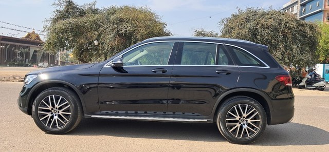 Second-hand 2021 Mercedes-Benz GLC 200 for sale in New Delhi-3