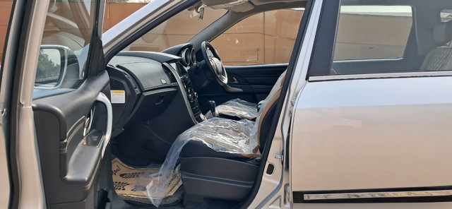 Second-hand 2019 Mahindra XUV500 W11 AT BSIV for sale in New Delhi-19